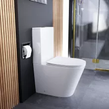 HD Dream Glossy White perem nélküli mély öblítésű íves monoblokkos WC hátsó kifolyású slim "P" tetővel és fényes arany kiegészítőkkel + tartály