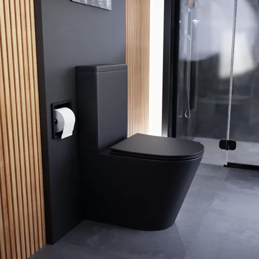 HD Dream Matt Black perem nélküli mély öblítésű íves fekete monoblokkos WC hátsó kifolyású slim "P" tetővel és matt fekete kiegészítőkkel + tartály