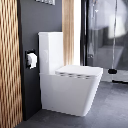 HD Ariana White perem nélküli mély öblítésű szögletes monoblokkos WC hátsó kifolyású slim "D" tetővel és matt fekete kiegészítőkkel + tartály