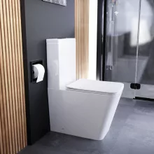 HD Ariana White perem nélküli mély öblítésű szögletes monoblokkos WC hátsó kifolyású slim "S" tetővel és matt fekete kiegészítőkkel + tartály