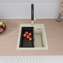 HD Infinity White 43 egymedencés gránit mosogatótálca szett, vágódeszkával, acél csepegtetőráccsal és matt fekete kosárral, tört fehér színben, szálcsiszolt arany leeresztő szifonnal