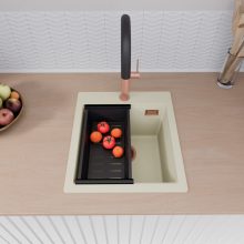 HD Infinity White 43 egymedencés gránit mosogatótálca szett, vágódeszkával, acél csepegtetőráccsal és matt fekete kosárral, tört fehér színben, szálcsiszolt réz leeresztő szifonnal