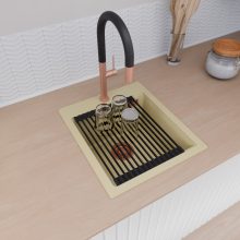 HD Infinity Beige 43 egymedencés gránit mosogatótálca szett, vágódeszkával, matt fekete csepegtetőráccsal és kosárral, soft bézs színben, szálcsiszolt réz leeresztő szifonnal