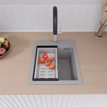 HD Infinity Grey 43 egymedencés gránit mosogatótálca szett, vágódeszkával, acél csepegtetőkosárral, alpesi szürke színben, szálcsiszolt króm leeresztő szifonnal