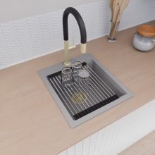 HD Infinity Grey 43 egymedencés gránit mosogatótálca szett, vágódeszkával, acél csepegtetőráccsal és kosárral, alpesi szürke színben, szálcsiszolt arany leeresztő szifonnal