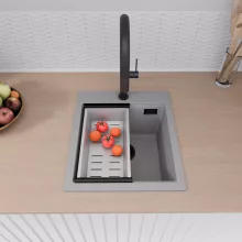 HD Infinity Grey 43 egymedencés gránit mosogatótálca szett, vágódeszkával, acél csepegtetőráccsal és kosárral, alpesi szürke színben, matt fekete leeresztő szifonnal