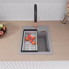 HD Infinity Grey 43 egymedencés gránit mosogatótálca szett, vágódeszkával, acél csepegtetőráccsal és kosárral, alpesi szürke színben, szálcsiszolt réz leeresztő szifonnal