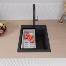 HD Infinity Black 43 egymedencés gránit mosogatótálca szett, vágódeszkával, acél csepegtetőráccsal és kosárral, matt fekete színben, matt fekete leeresztő szifonnal