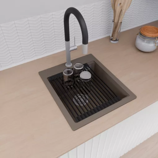 HD Infinity Tortora 43 egymedencés gránit mosogatótálca szett, vágódeszkával, matt fekete csepegtetőráccsal és krómozott kosárral, tortora színben, szálcsiszolt króm leeresztő szifonnal