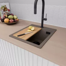 HD Infinity Tortora 43 egymedencés gránit mosogatótálca szett, vágódeszkával, matt fekete csepegtetőráccsal és krómozott kosárral, tortora színben, matt fekete leeresztő szifonnal