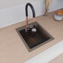 HD Infinity Tortora 43 egymedencés gránit mosogatótálca szett, vágódeszkával, matt fekete csepegtetőráccsal és krómozott kosárral, tortora színben, szálcsiszolt réz leeresztő szifonnal