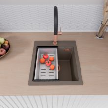 HD Infinity Tortora 43 egymedencés gránit mosogatótálca szett, vágódeszkával, matt fekete csepegtetőráccsal és krómozott kosárral, tortora színben, szálcsiszolt réz leeresztő szifonnal