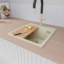 HD Infinity White 48 egymedencés gránit mosogatótálca szett, vágódeszkával, matt fekete csepegtetőráccsal és krómozott kosárral, tört fehér színben, szálcsiszolt arany leeresztő szifonnal