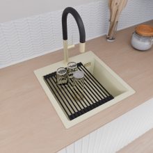 HD Infinity White 48 egymedencés gránit mosogatótálca szett, vágódeszkával, matt fekete csepegtetőráccsal, tört fehér színben, szálcsiszolt arany leeresztő szifonnal