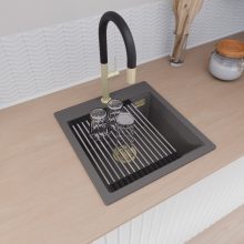 HD Infinity Antracit 48 egymedencés gránit mosogatótálca szett, acél csepegtetőráccsal és kosárral, matt antracit színben, szálcsiszolt arany leeresztő szifonnal