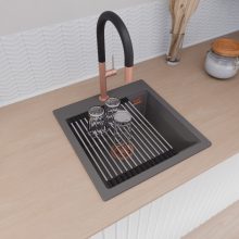 HD Infinity Antracit 48 egymedencés gránit mosogatótálca szett, vágódeszkával, acél csepegtetőráccsal és kosárral, matt antracit színben, szálcsiszolt réz leeresztő szifonnal