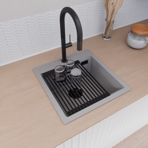 HD Infinity Grey 48 egymedencés gránit mosogatótálca szett, vágódeszkával, matt fekete csepegtetőráccsal és krómozott kosárral, alpesi szürke színben, matt fekete leeresztő szifonnal