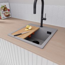 HD Infinity Grey 48 egymedencés gránit mosogatótálca szett, vágódeszkával, acél csepegtetőráccsal, alpesi szürke színben, matt fekete leeresztő szifonnal