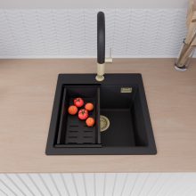 HD Infinity Black 48 egymedencés gránit mosogatótálca szett, vágódeszkával, acél csepegtetőráccsal és matt fekete kosárral, matt fekete színben, szálcsiszolt arany leeresztő szifonnal