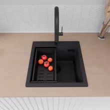 HD Infinity Black 48 egymedencés gránit mosogatótálca szett, acél csepegtetőráccsal és matt fekete kosárral, matt fekete színben, matt fekete leeresztő szifonnal