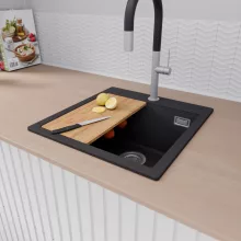 HD Infinity Black 48 egymedencés gránit mosogatótálca szett, vágódeszkával, acél csepegtetőráccsal és kosárral, matt fekete színben