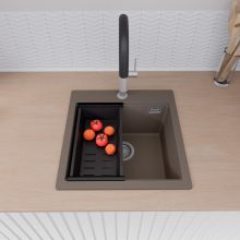 HD Infinity Tortora 48 egymedencés gránit mosogatótálca szett, vágódeszkával, matt fekete csepegtetőráccsal és kosárral, tortora színben, szálcsiszolt króm leeresztő szifonnal