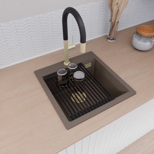 HD Infinity Tortora 48 egymedencés gránit mosogatótálca szett, vágódeszkával, matt fekete csepegtetőráccsal és kosárral, tortora színben, szálcsiszolt arany leeresztő szifonnal