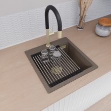 HD Infinity Tortora 48 egymedencés gránit mosogatótálca szett, vágódeszkával, acél csepegtetőráccsal és kosárral, tortora színben, szálcsiszolt arany leeresztő szifonnal