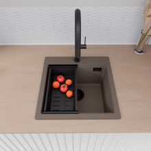 HD Infinity Tortora 48 egymedencés gránit mosogatótálca szett, vágódeszkával, matt fekete csepegtetőráccsal és kosárral, tortora színben, matt fekete leeresztő szifonnal