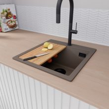 HD Infinity Tortora 48 egymedencés gránit mosogatótálca szett, vágódeszkával, matt fekete csepegtetőráccsal és krómozott kosárral, tortora színben, matt fekete leeresztő szifonnal