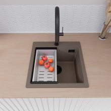 HD Infinity Tortora 48 egymedencés gránit mosogatótálca szett, vágódeszkával, matt fekete csepegtetőráccsal és krómozott kosárral, tortora színben, matt fekete leeresztő szifonnal