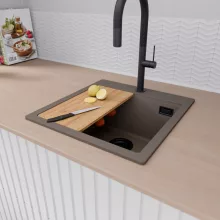 HD Infinity Tortora 48 egymedencés gránit mosogatótálca szett, vágódeszkával, matt fekete csepegtetőráccsal, tortora színben, matt fekete leeresztő szifonnal