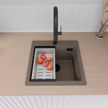 HD Infinity Tortora 48 egymedencés gránit mosogatótálca szett, vágódeszkával, acél csepegtetőkosárral, tortora színben, matt fekete leeresztő szifonnal