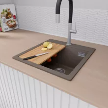 HD Infinity Tortora 48 egymedencés gránit mosogatótálca szett, vágódeszkával, acél csepegtetőráccsal és matt fekete kosárral, tortora színben