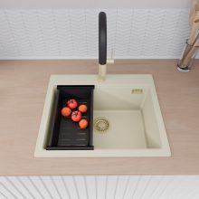 HD Infinity White 58 egymedencés gránit mosogatótálca szett, vágódeszkával, matt fekete csepegtetőráccsal és kosárral, tört fehér színben, szálcsiszolt arany leeresztő szifonnal