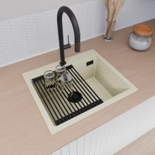 HD Infinity White 58 egymedencés gránit mosogatótálca szett, vágódeszkával, matt fekete csepegtetőráccsal és krómozott kosárral, tört fehér színben, matt fekete leeresztő szifonnal