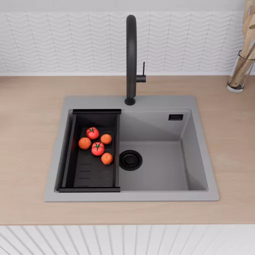 HD Infinity Grey 58 egymedencés gránit mosogatótálca szett, acél csepegtetőráccsal és matt fekete kosárral, alpesi szürke színben, matt fekete leeresztő szifonnal