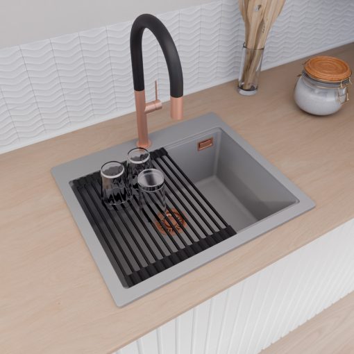 HD Infinity Grey 58 egymedencés gránit mosogatótálca szett, vágódeszkával, matt fekete csepegtetőráccsal és kosárral, alpesi szürke színben, szálcsiszolt réz leeresztő szifonnal