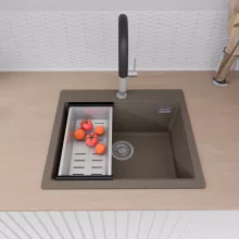 HD Infinity Tortora 58 egymedencés gránit mosogatótálca szett, vágódeszkával, acél csepegtetőkosárral, tortora színben, szálcsiszolt króm leeresztő szifonnal