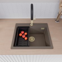 HD Infinity Tortora 58 egymedencés gránit mosogatótálca szett, matt fekete csepegtetőráccsal és kosárral, tortora színben, szálcsiszolt arany leeresztő szifonnal