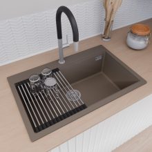 HD Infinity Tortora 78 egymedencés gránit mosogatótálca szett, vágódeszkával, acél csepegtetőráccsal és matt fekete kosárral, tortora színben, szálcsiszolt króm leeresztő szifonnal