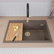 HD Infinity Tortora 78 egymedencés gránit mosogatótálca szett, vágódeszkával, matt fekete csepegtetőráccsal, tortora színben, szálcsiszolt arany leeresztő szifonnal