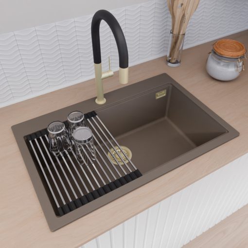 HD Infinity Tortora 78 egymedencés gránit mosogatótálca szett, vágódeszkával, acél csepegtetőráccsal és matt fekete kosárral, tortora színben, szálcsiszolt arany leeresztő szifonnal