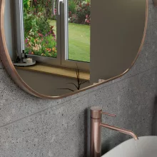 HD Kylie Brushed Copper 76x45 cm széles fürdőszobai ovális fali tükör, szálcsiszolt réz színű alumínium kerettel