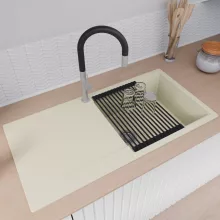 HD Onyx White 100 egymedencés mosogatótálca szett, matt fekete csepegtetőráccsal és krómozott kosárral, csepegtetőtálcával, tört fehér színben, szálcsiszolt króm leeresztő szifonnal