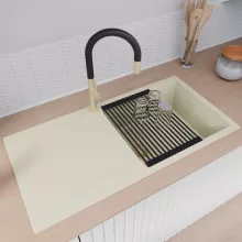 HD Onyx White 100 egymedencés mosogatótálca szett, matt fekete csepegtetőráccsal és krómozott kosárral, csepegtetőtálcával, tört fehér színben, szálcsiszolt arany leeresztő szifonnal