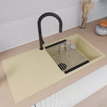 HD Onyx Beige 100 egymedencés gránit mosogatótálca szett, csepegtetőtálcával, vágódeszkával, acél csepegtetőráccsal és matt fekete kosárral, soft bézs színben, matt fekete leeresztő szifonnal