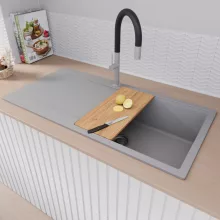 HD Onyx Grey 100 egymedencés gránit mosogatótálca szett, csepegtetőtálcával, vágódeszkával, matt fekete csepegtetőráccsal és kosárral, alpesi szürke színben, szálcsiszolt króm leeresztő szifonnal