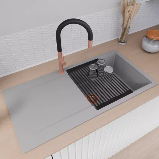 HD Onyx Grey 100 egymedencés gránit mosogatótálca szett, csepegtetőtálcával, vágódeszkával, matt fekete csepegtetőráccsal és kosárral, alpesi szürke színben, szálcsiszolt réz leeresztő szifonnal