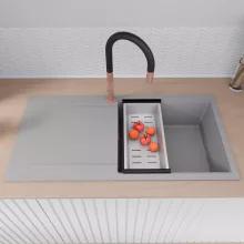 HD Onyx Grey 100 egymedencés gránit mosogatótálca szett, csepegtetőtálcával, vágódeszkával, matt fekete csepegtetőráccsal és krómozott kosárral, alpesi szürke színben, szálcsiszolt réz leeresztő szifonnal